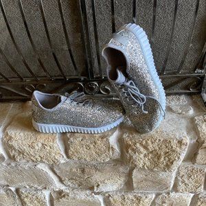 BEAUTIFUL Classy Sassy Sequin Lace Up Tennis Shoes Size 10 Medium FAST SHIP